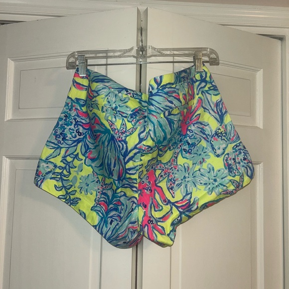 Lilly Pulitzer Adie Shorts - Picture 3 of 3